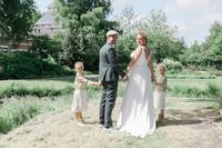 Trouwfotografie Friesland- fotoshoot tijdens bruiloft - Akkrum - gezinsfoto - lindafoto.nl