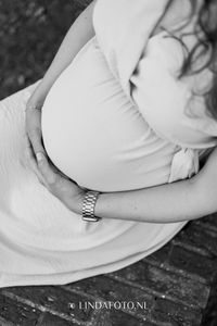 Zwangerschapsshoot Grou - fotograaf Grou - zwangere vrouw - foto van buik- lindafoto.nl
